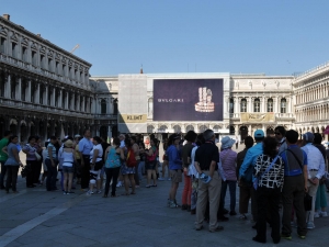 03_giant-advertising-venice_bulgari