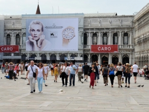 21_giant-advertising-venice_jlc