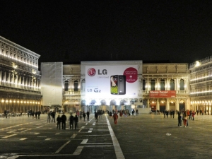 25_giant-advertising-venice_lg