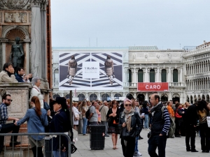 27_giant-advertising-venice_maxmara