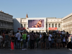 28_giant-advertising-venice_maxmara