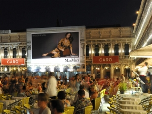 30_giant-advertising-venice_maxmara