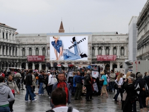 34_giant-advertising-venice_miss sixty