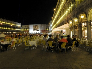 38_giant-advertising-venice_moet