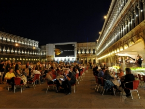 42_giant-advertising-venice_nespresso