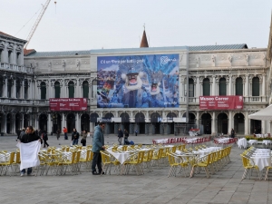 46_giant-advertising-venice_peru