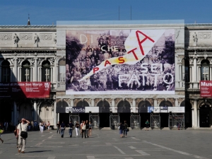 50_giant-advertising-venice_schnabel