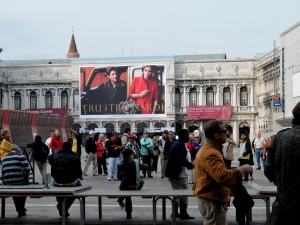 54_giant-advertising-venice_trussardi