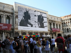 57_giant-advertising-venice_trussardi