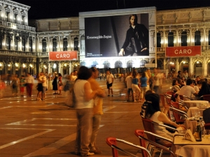 65_giant-advertising-venice_zegna