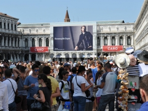 66_giant-advertising-venice_zegna