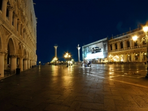 08_giant-advertising-marciana-library-venice_citroen