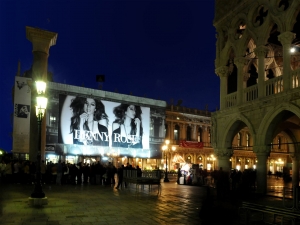 09_giant-advertising-marciana-library-venice_dennyrose