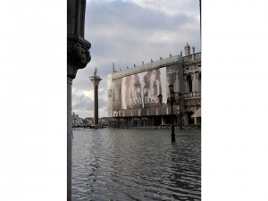 10_giant-advertising-marciana-library-venice_dennyrose