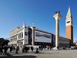 21_giant-advertising-marciana-library-venice_istanbu