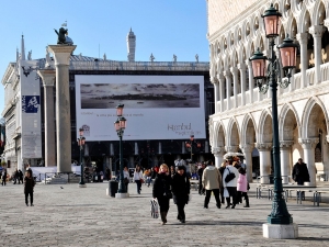 22_giant-advertising-marciana-library-venice_istanbul