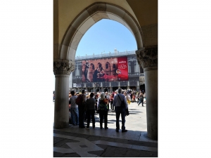 25_giant-advertising-marciana-library-venice_lavazza