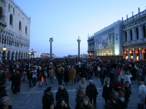 35_giant-advertising-marciana-library-venice_rolex