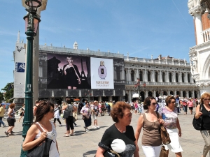 46_giant-advertising-marciana-library-venice_ysl