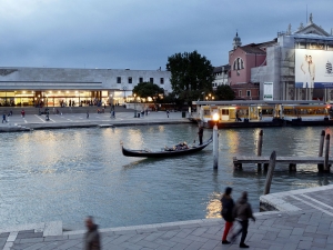 05_giant-advertising-scalzi-church-venice_marinaYachting