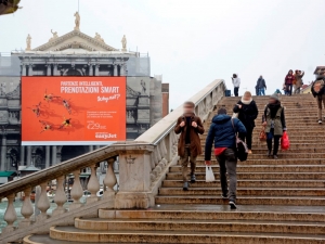 2018_04_giant-advertising-scalzi-church-venice-EasyJet