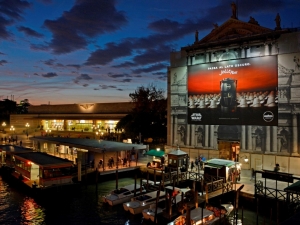 2018_10_giant-advertising-scalzi-church-venice-Lavazza