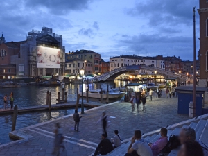 28_giant-advertising-scalzi-church-venice_pandora