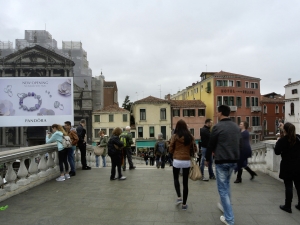 34_giant-advertising-scalzi-church-venice_pandora