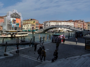 52_giant-advertising-scalzi-church-venice_easyjet