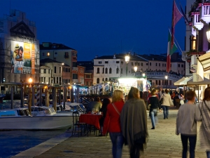 55_giant-advertising-scalzi-church-venice_easyjet