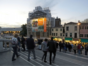 57_giant-advertising-scalzi-church-venice_easyjet