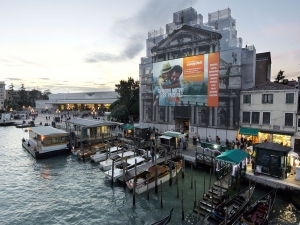 58_giant-advertising-scalzi-church-venice_easyjet