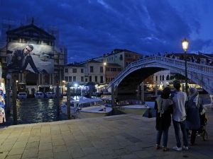 61_giant-advertising-scalzi-church-venice_aeromilitare