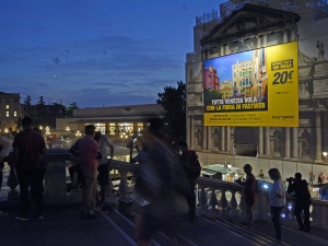 63_giant-advertising-scalzi-church-venice_fastweb