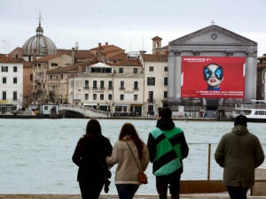 0024_giant-advertising-riva-degli-schiavoni-chiesa-della-pieta-venice_Air-France