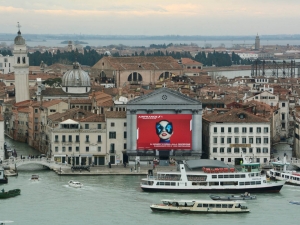 0025_giant-advertising-riva-degli-schiavoni-chiesa-della-pieta-venice_Air-France