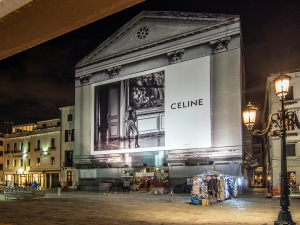 003_giant-advertising-riva-degli-schiavoni-chiesa-della-pieta-venice_Celine