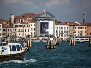 004_giant-advertising-riva-degli-schiavoni-chiesa-della-pieta-venice_Celine