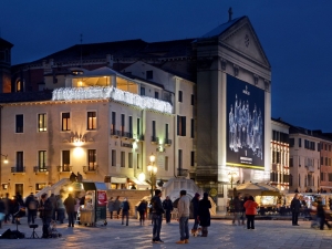 2018_04_giant-advertising-riva-degli-schiavoni-chiesa-della-Pieta-venice_Moncler