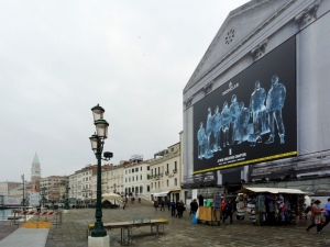 2018_05_giant-advertising-riva-degli-schiavoni-chiesa-della-Pieta-venice_Moncler