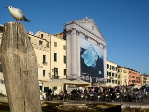 2018_06_giant-advertising-riva-degli-schiavoni-chiesa-della-Pieta-venice_Moncler