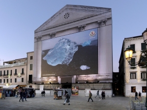 2018_08_giant-advertising-riva-degli-schiavoni-chiesa-della-Pieta-venice_Moncler