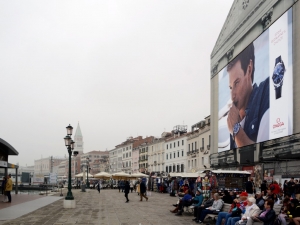 2018_12_giant-advertising-riva-degli-schiavoni-chiesa-della-Pieta-venice_Omega