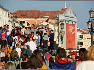 2018_16_giant-advertising-riva-degli-schiavoni-chiesa-della-Pieta-venice_EasyJet