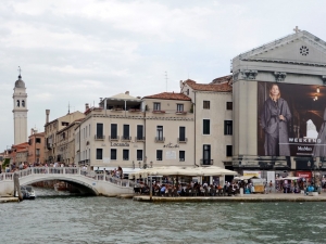 2018_18_giant-advertising-riva-degli-schiavoni-chiesa-della-Pieta-venice_MaxMara