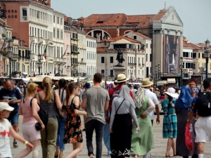 2018_19_giant-advertising-riva-degli-schiavoni-chiesa-della-Pieta-venice_MaxMara