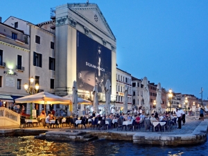 2018_26_giant-advertising-riva-degli-schiavoni-chiesa-della-Pieta-venice_Silvian-Heach