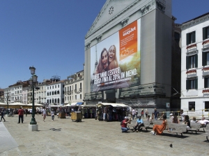 34_giant-advertising-riva-degli-schiavoni-chiesa-della-pieta-venice_easyjet