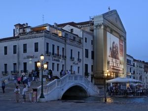 37_giant-advertising-riva-degli-schiavoni-chiesa-della-pieta-venice_easyjet