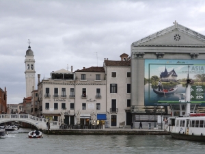 43_giant-advertising-riva-degli-schiavoni-chiesa-della-pieta-venice_alitalia